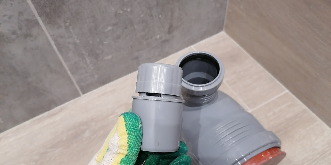 Две причины, почему появляется запах канализации, хотя ничего не протекает и как это устранить