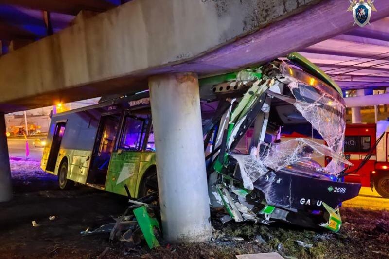    Фото в материале: telegram-канал СУ СКР по Челябинской области / Автобус на месте ДТП