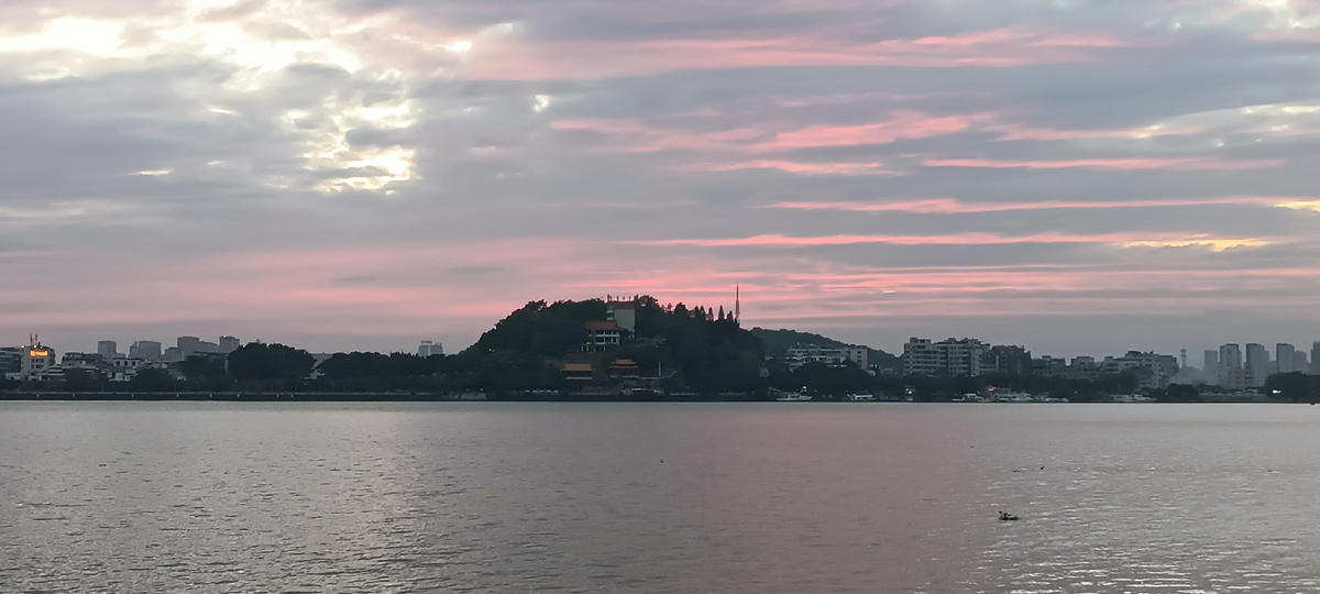 Закат над рекой 