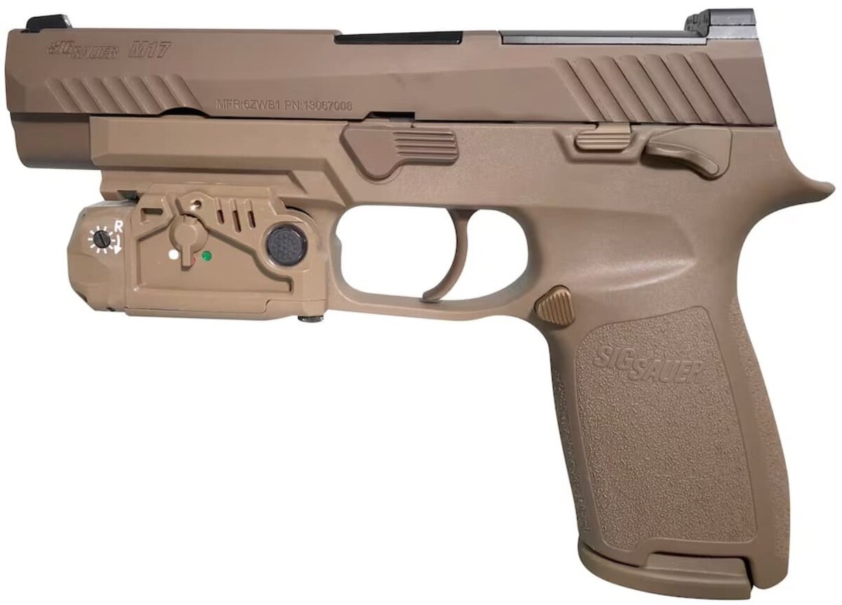 Пистолет М17 с лазерным целеуказателем.