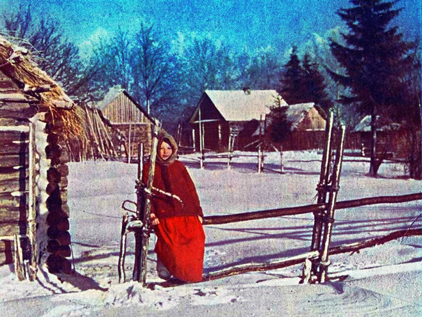Зима в дореволюционной русской деревне. В качестве исходного изображения взята фотография Сергея Прокудина-Горского.