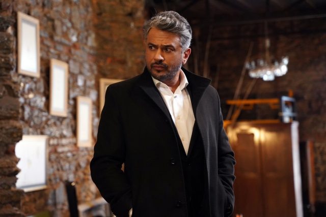    Эмре Алтуг. Кадр из сериала «Зимородок»