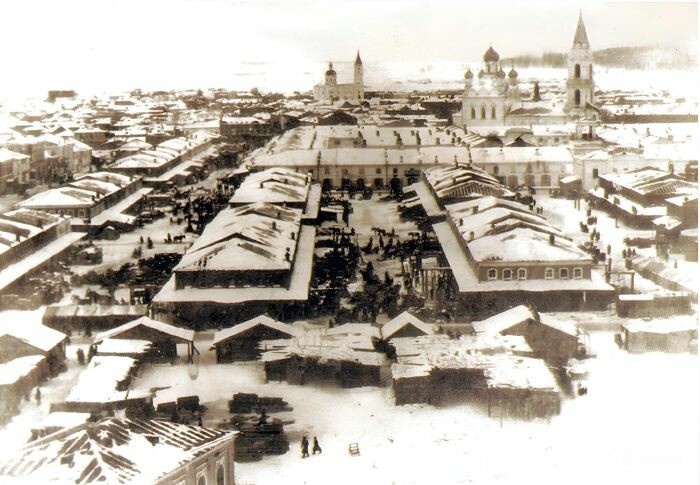 
Торговые ряды на Ирбитской ярмарке. [до 1917 г.]. Фото из открытых источников
Источник: выставкигасо.рф