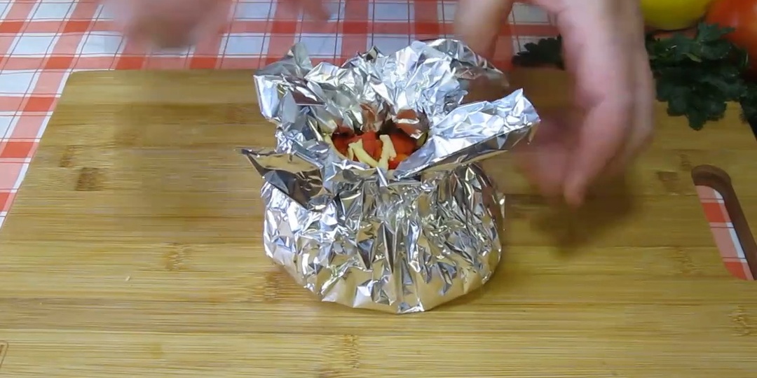 Всегда спасает, когда нужно ВКУСНО накормить! Всё сложил и в духовку!