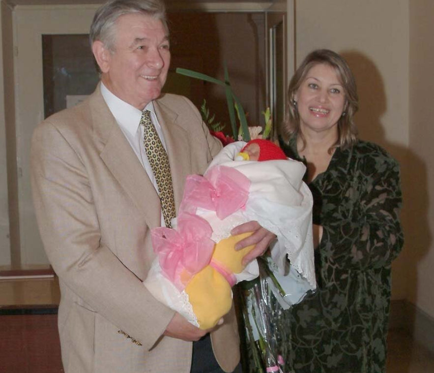 выписка дочери