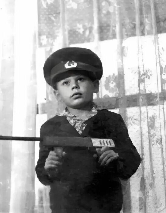 Юрий Хой в детстве.