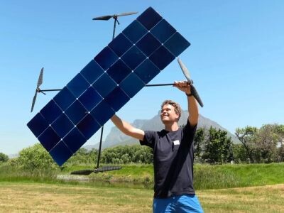    Отец и сын сделали дрон на бесконечной энергии