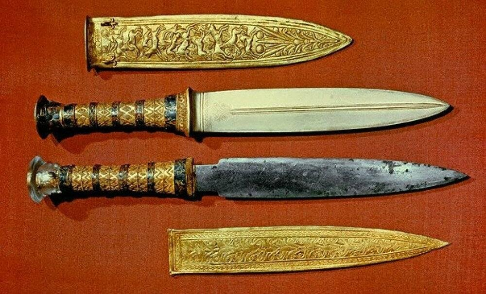 Кинжалы из гробницы Тутанхамона. XIV в. до н.э.