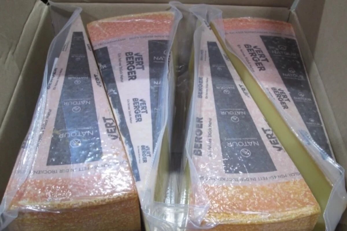    Тонны швейцарского сыра не пропустили через госграницу в Псковской области