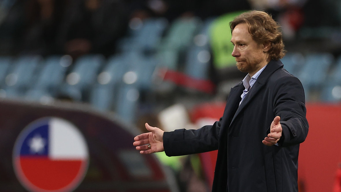    Главный тренер сборной России Валерий Карпин.Александр Федоров