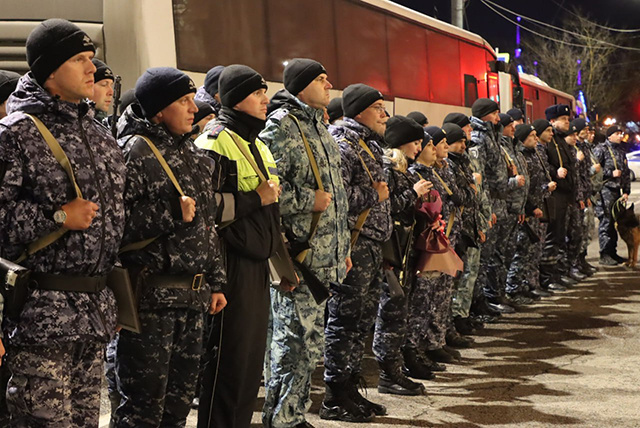 В Тверь из командировки вернулся отряд полиции. На смену выехал очередной