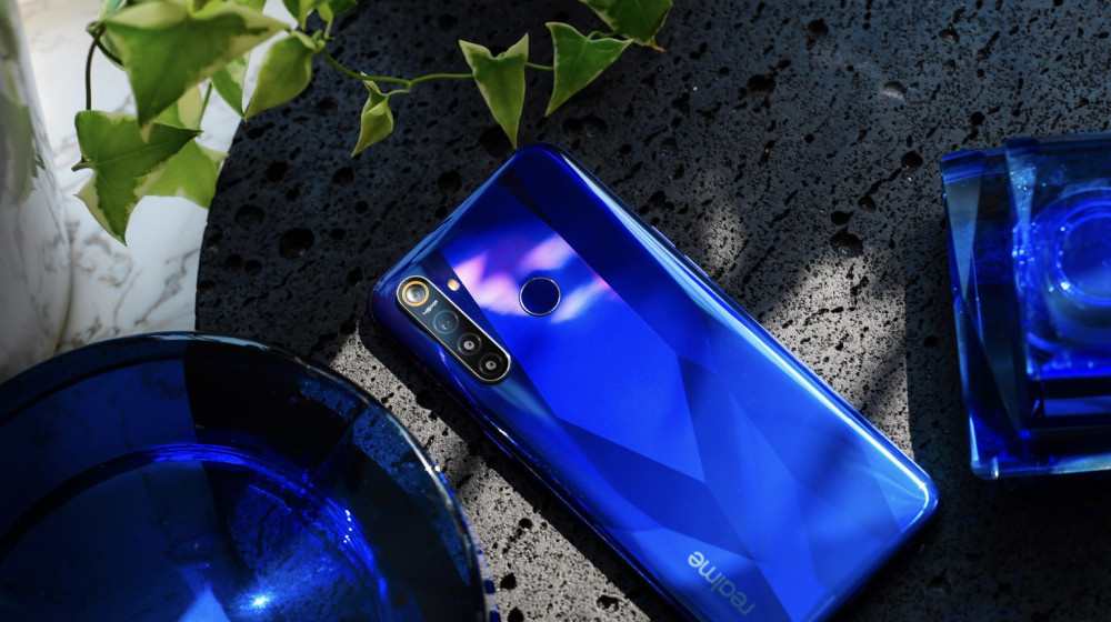    Почему realme Neo7 затмил POCO F6 и стал королём до 30 тысяч