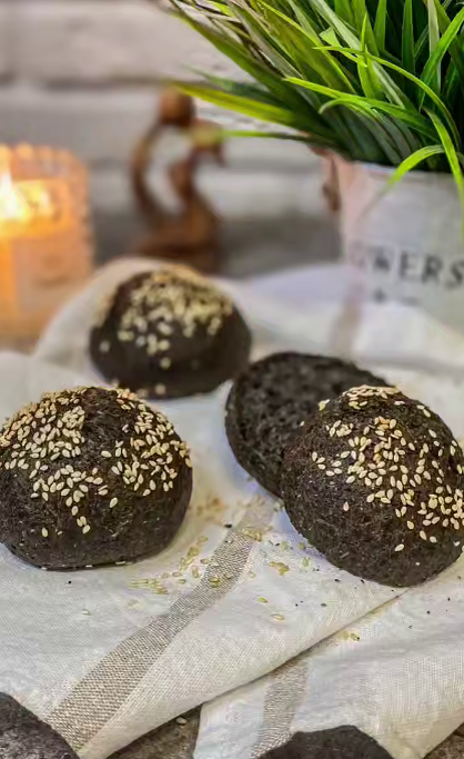 БУЛОЧКА ИЗ ЧЁРНОГО КУНЖУТА