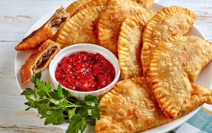 Домашние чебуреки: хрустящие и сочные
