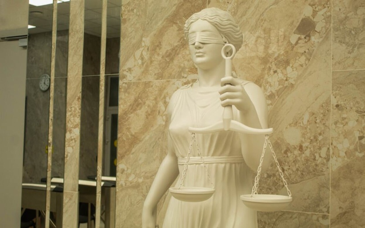    Двух чиновников Селтинского района уволили после проверки прокуратуры