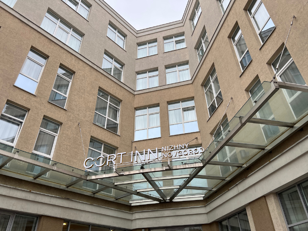 Вход в отель 