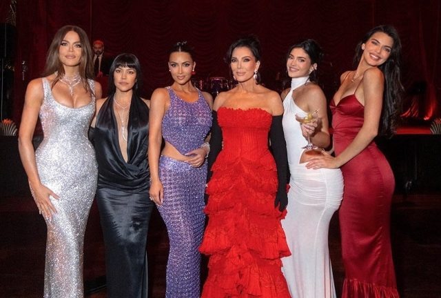    Кендалл, Кортни, Ким Кардашьяны и Крис, Хлои, Кайли Дженнер. Фото: социальные сети