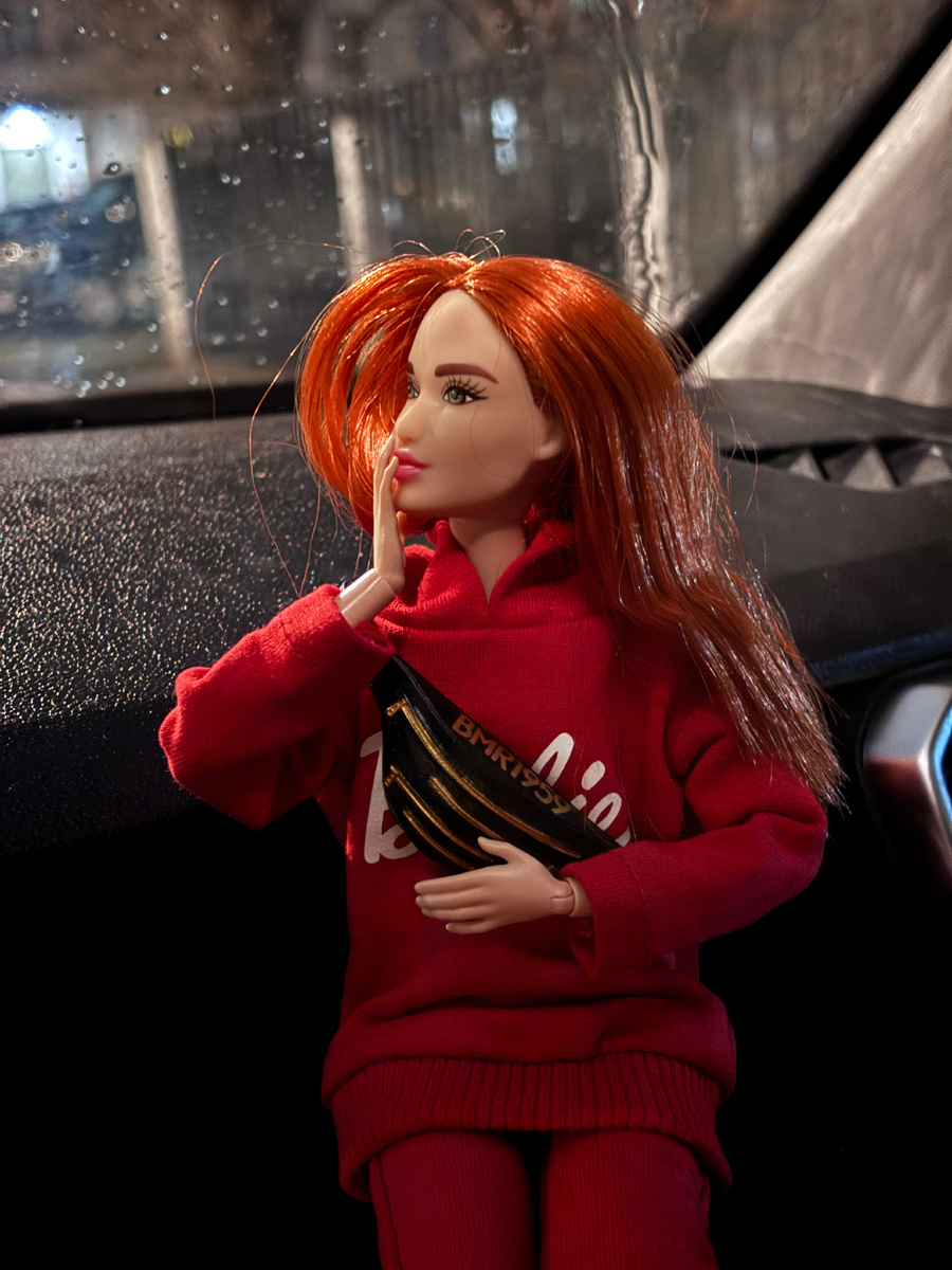 Боже, куда ты меня тащишь?? Ты обещала мне показать снег, а это точно не он! 