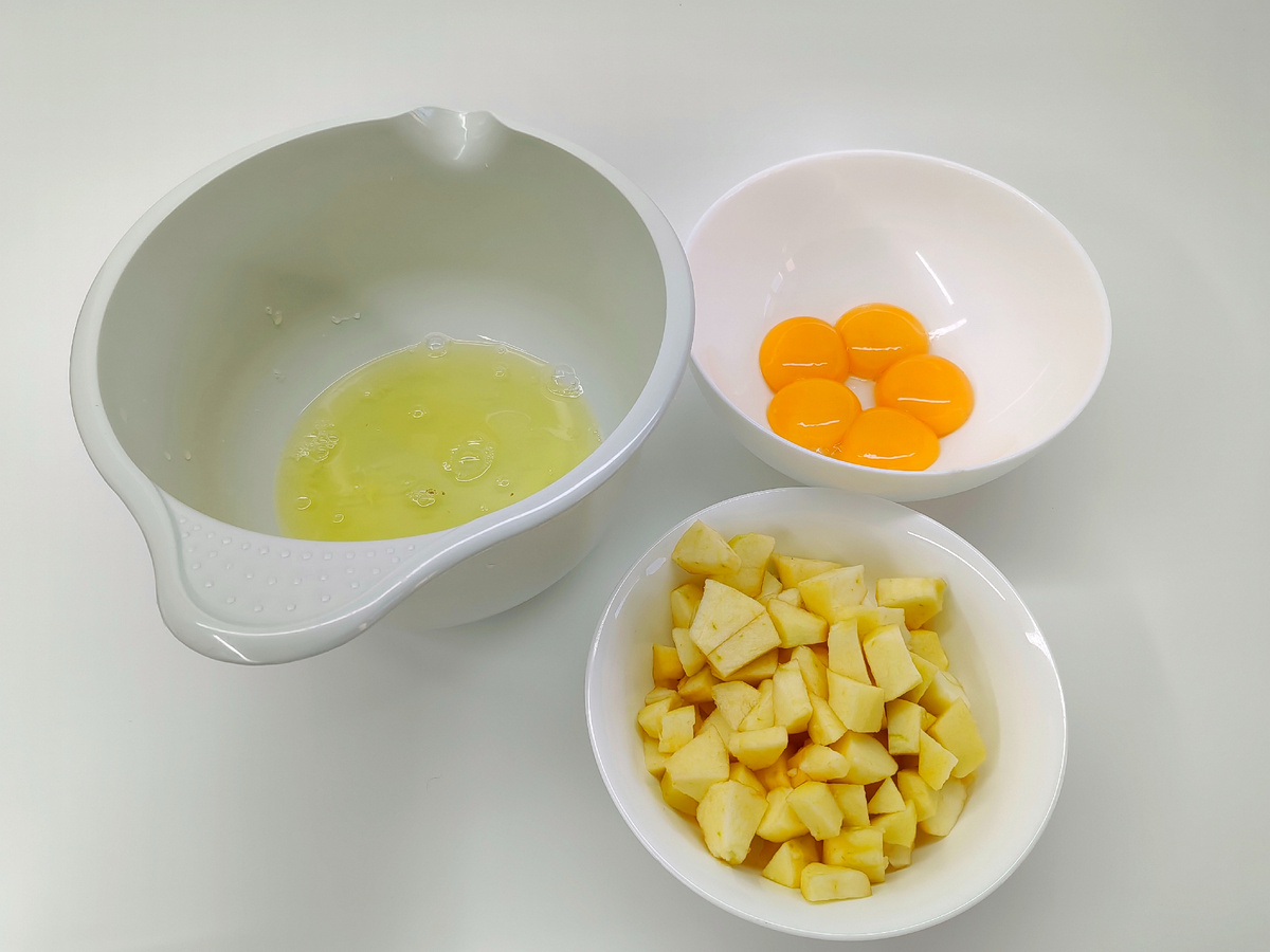 Ингредиенты для шарлотки с яблоками