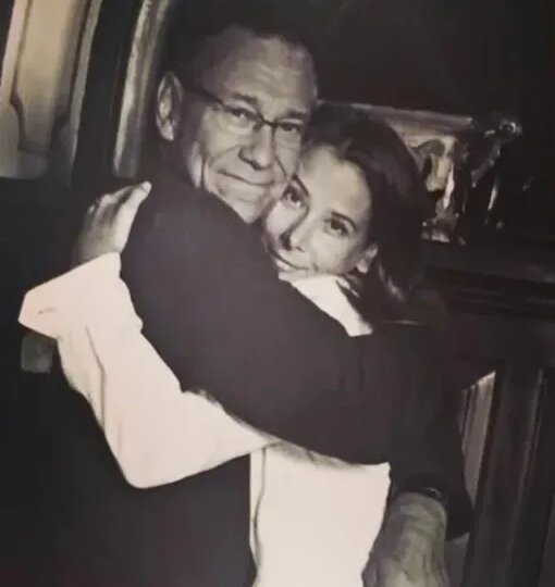 Юлия Высоцкая впервые за долгое время рассказала о состоянии дочери Маши после аварии и поделилась новостью, что вновь стала мамой