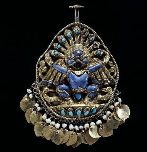 Серьга, изготовленная в XVIII–XIX веках. Непальские этнические украшения.