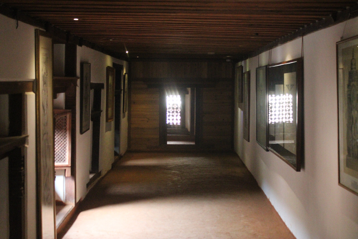 Длинный коридор