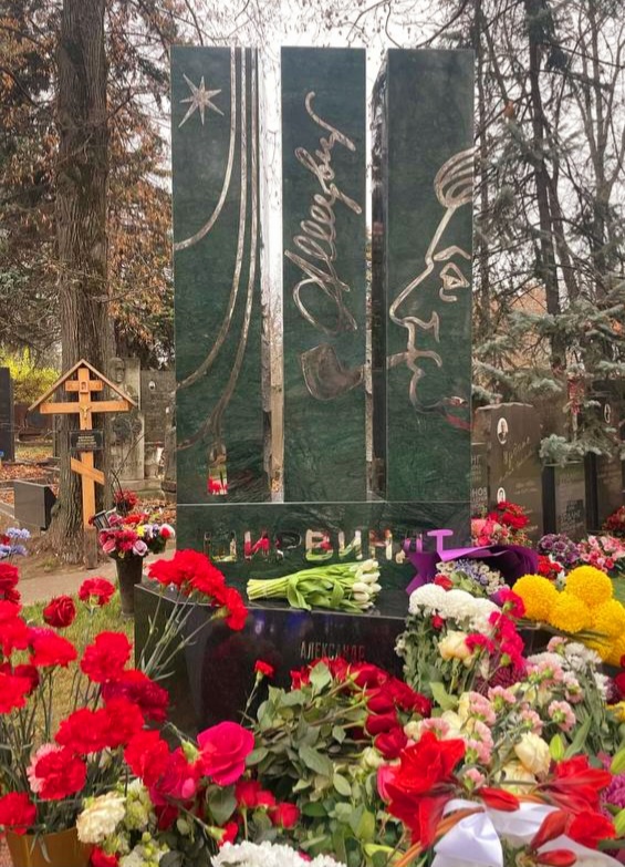 Памятник А.Ширвиндту в день открытия