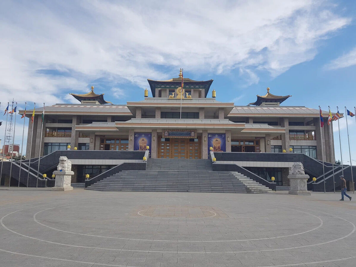 Раньше на территории монастыря был ламский университет. Только Гандан имел право выдавать учёные звания монахам, которые изучали философию, астрологию, искусство заклинания и многое другое. Фото: Владимир Л. / Яндекс Карты