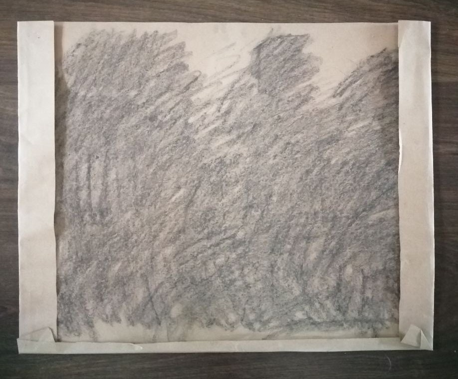 Обратная сторона крафта, обработанная углем.