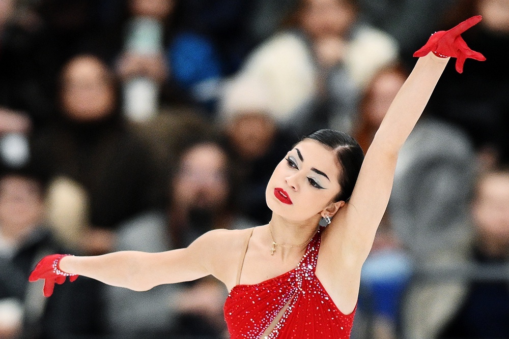    Аделия Петросян выступает в произвольной программе женского одиночного катания на 4-м этапе Гран-при России по фигурному катанию в Москве. / Владимир Астапкович/РИА Новости