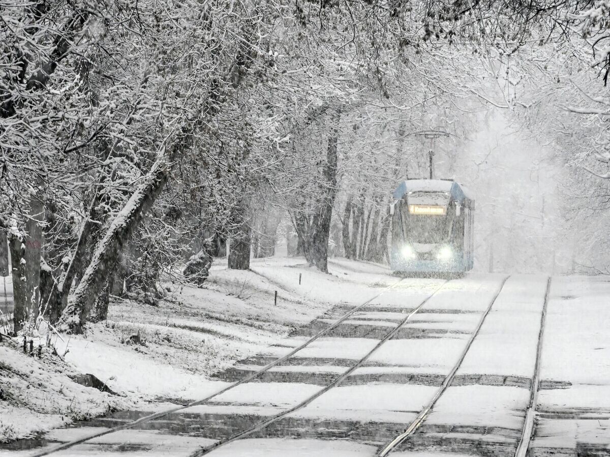    Трамвай №4 на Большой Оленьей улице в Москве© РИА Новости / Михаил Воскресенский