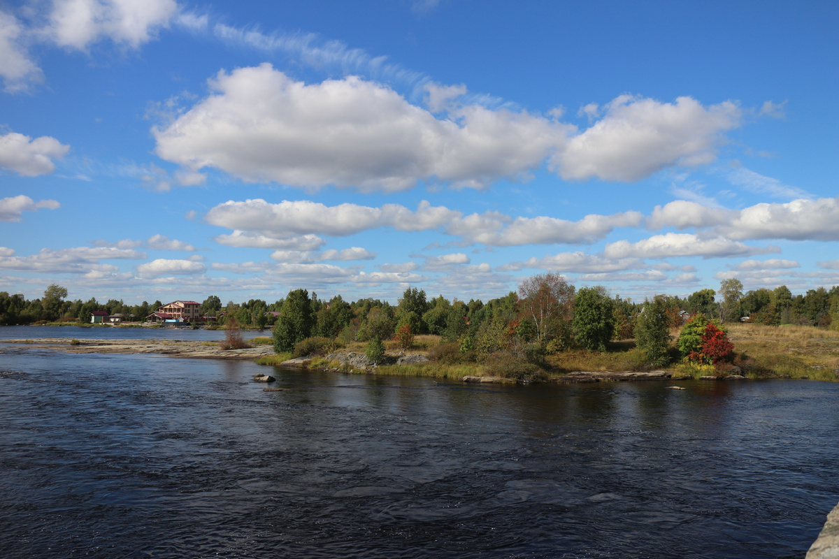 Вид с Октябрьского моста на Слободки.