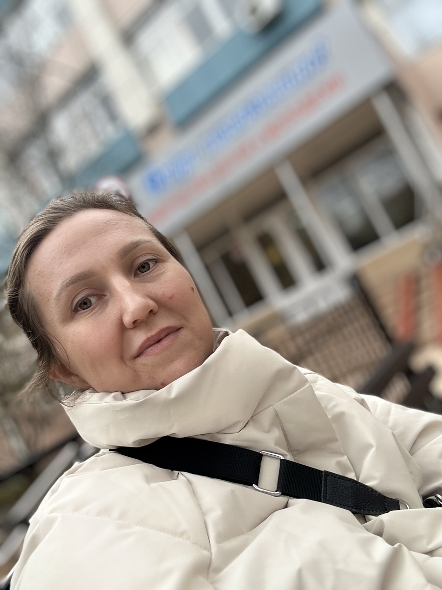 Дни без работы пробегают также быстро, как и с работой. Зато там хоть платят деньги, а ты не сам их ищешь.