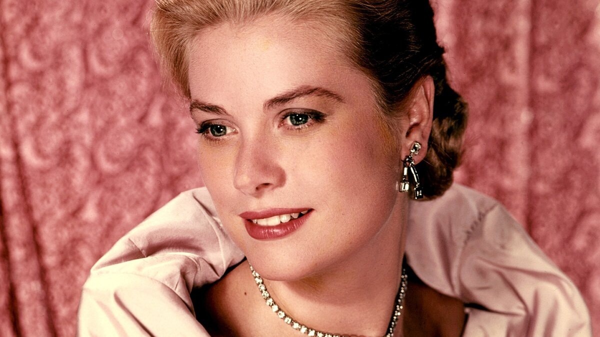 Грейс Патриция Келли (12 ноября 1929 — 14 сентября 1982) — американская актриса, с 1956 года — супруга князя Монако Ренье III, 10-я княгиня Монако