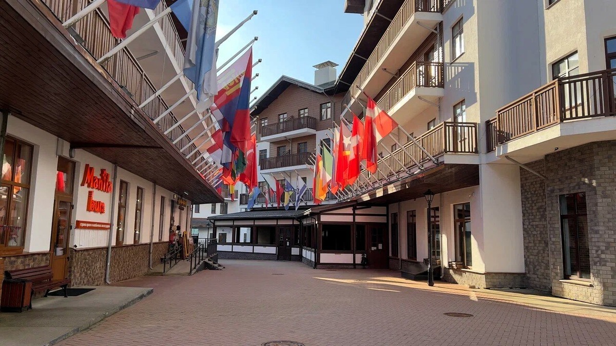 Горная Олимпийская деревня на высоте 960, фото сентября 2024 года