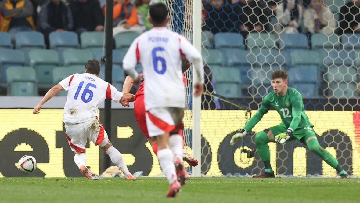 Прорыв и забивание первого мяча в ворота россиян.  фото: картинки яндекс.