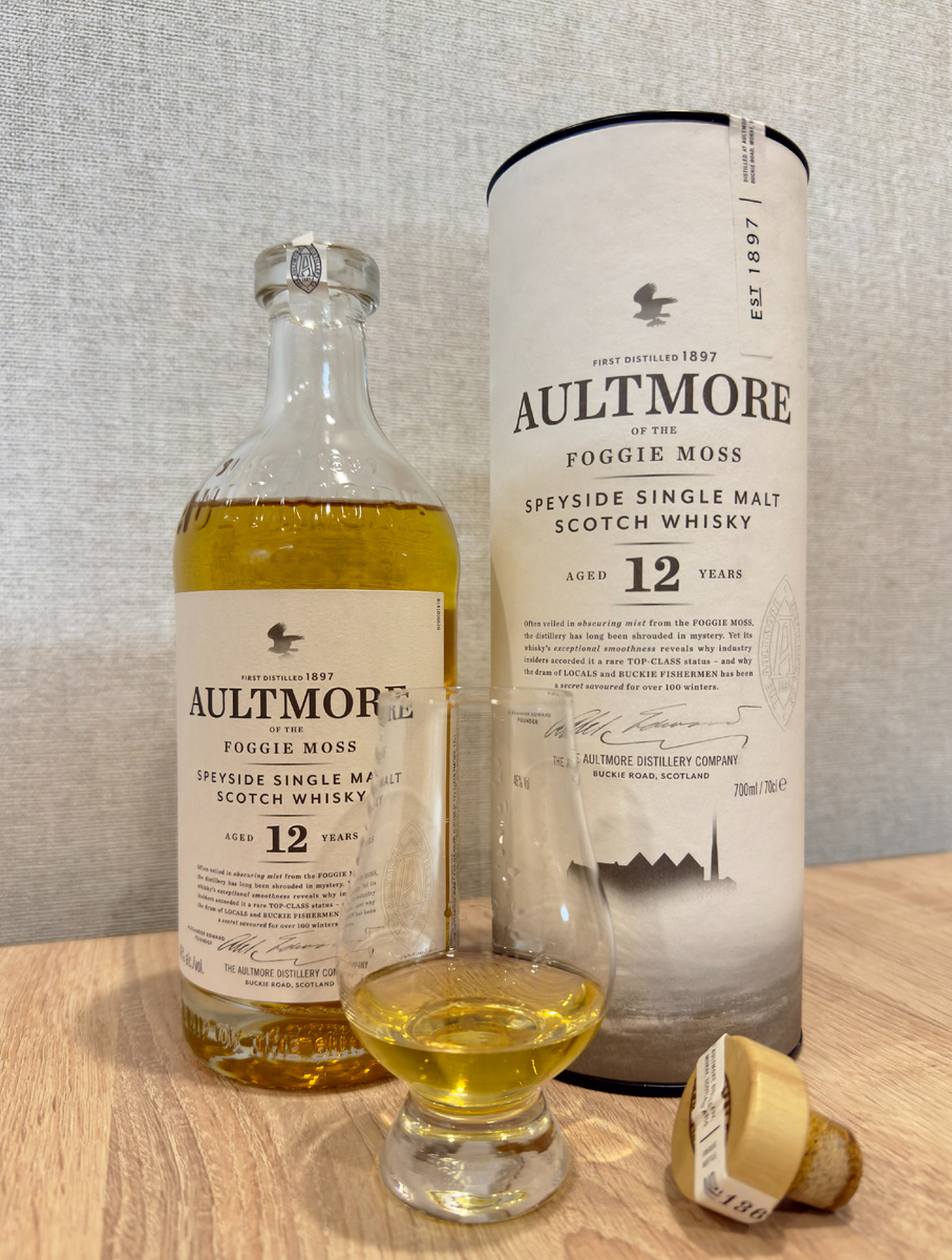 Дизайн этикетки и тубы очень классный и стильный. Ничего лишнего.