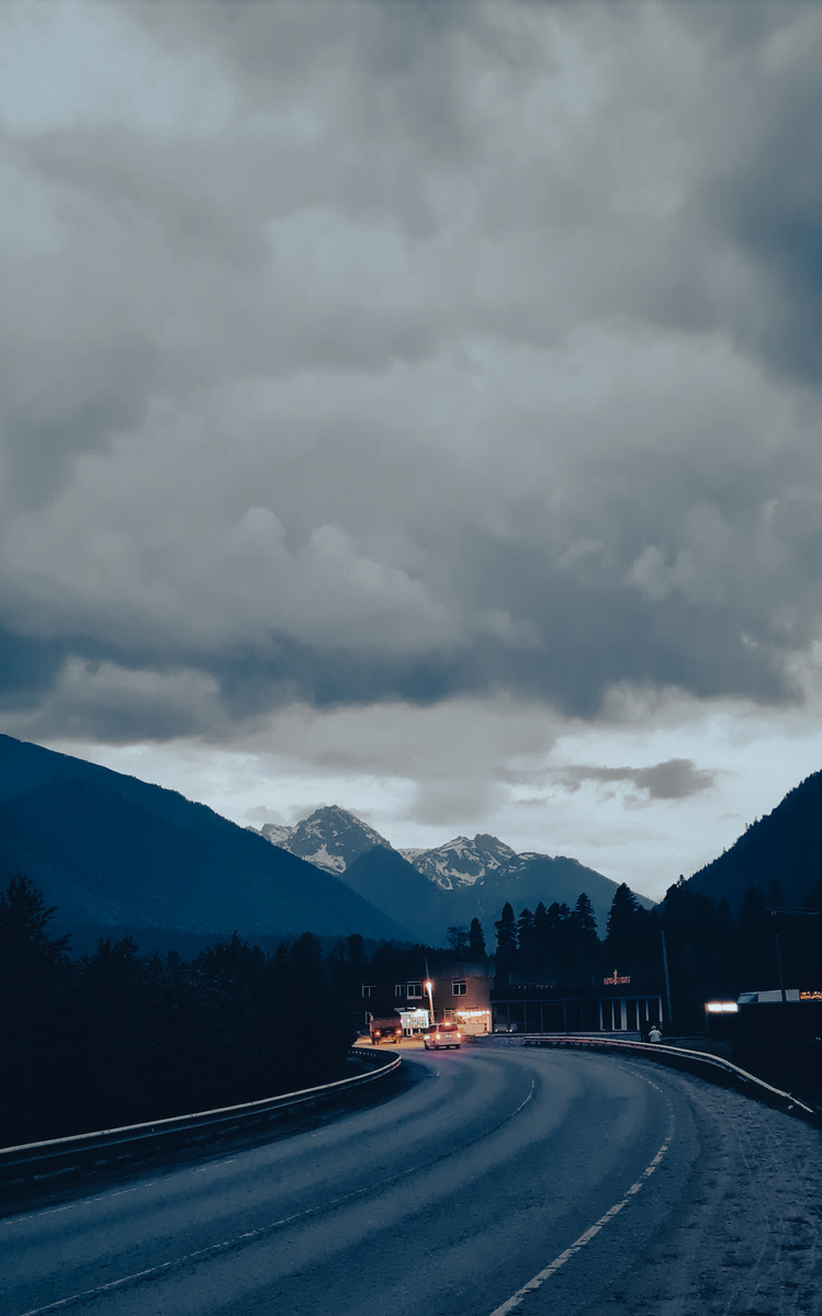 В горах темнеет быстро... Вечерняя дорога в Архыз.