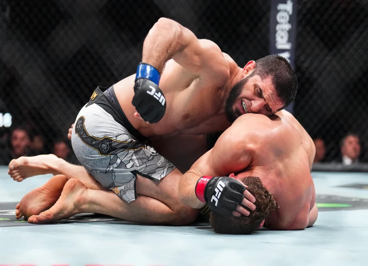     В США о доминирующей победе Махачева над Маддаленой: Ислам выглядел медведем