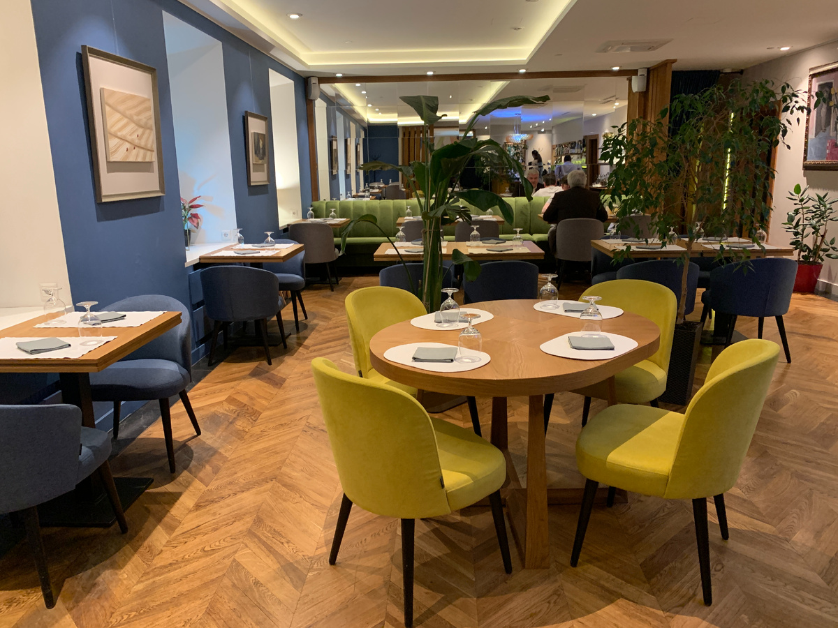 Первый зал ресторана Le Carre