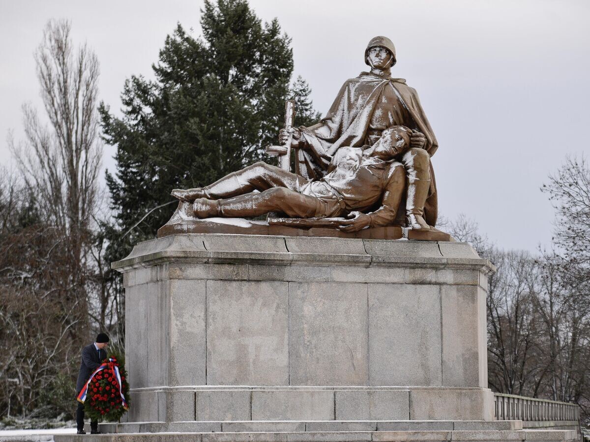    Мемориальное кладбище-мавзолей советских воинов в Варшаве© РИА Новости / Алексей Витвицкий