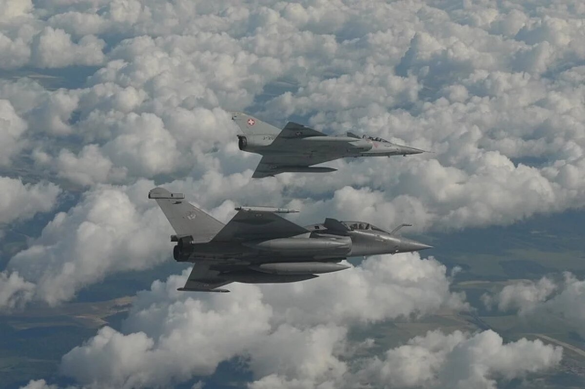    Политик Филиппо заявил, что Макрон может пообещать Киеву самолеты Rafale