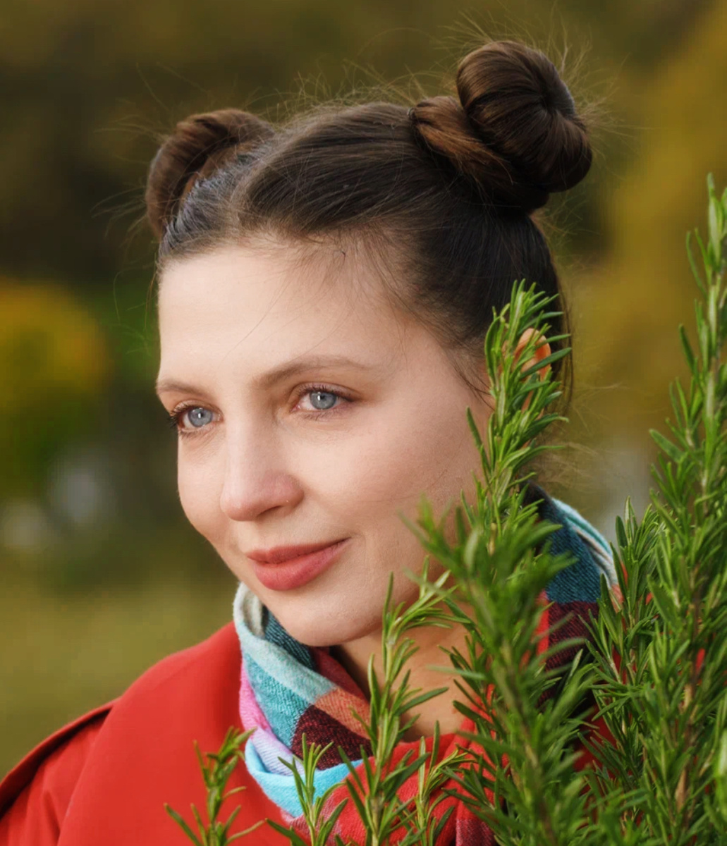 Теперь и дома у меня поселился на подоконнике горшок с розмарином 