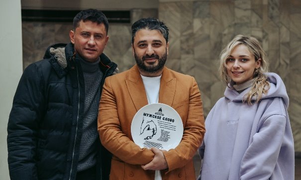 Андрей Морозов (Павел Прилучный), режиссёр фильма Сарик Андреасян, Ирина (А. Крылова).