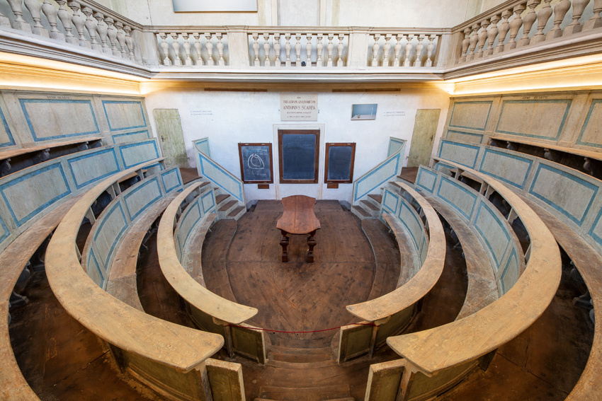 Ещё одно помещение в одном из универстиетов Италии, выделенное под анатомический театр.