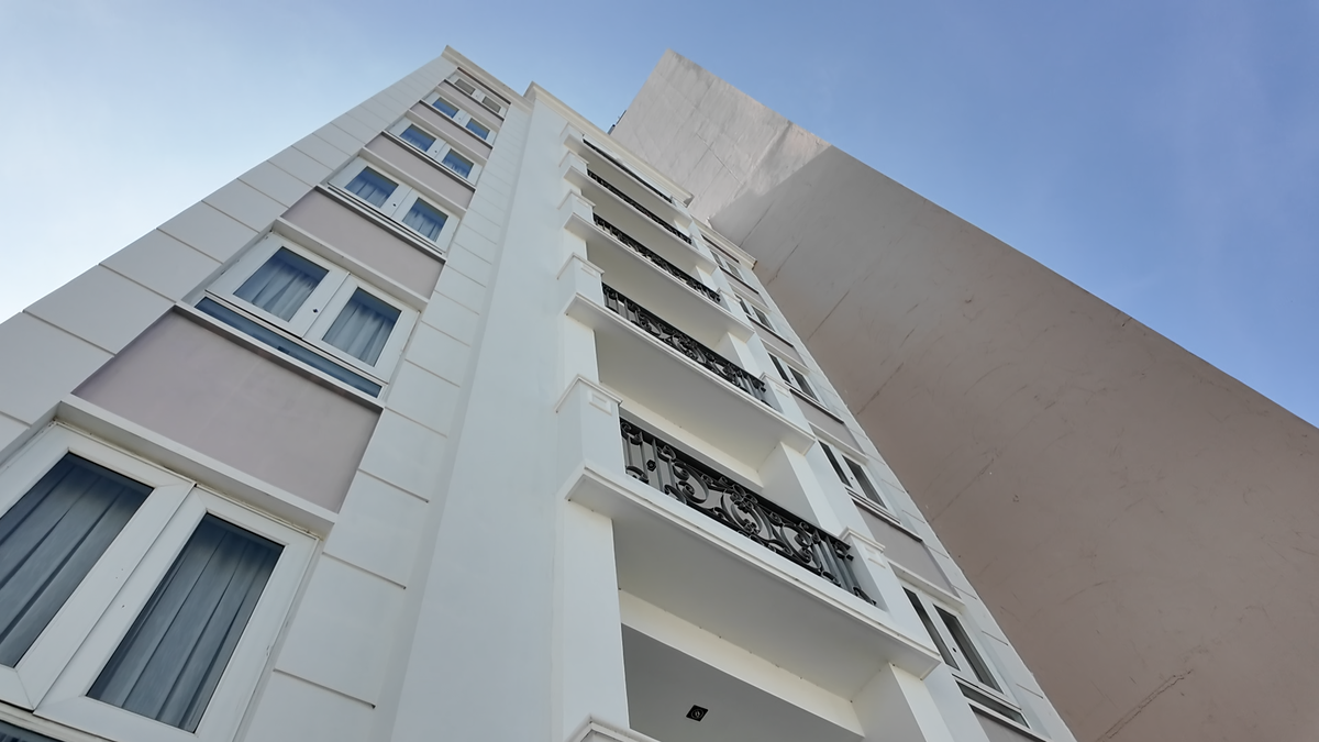 Эти малюсенькие балконы тоже на два смежных номера.