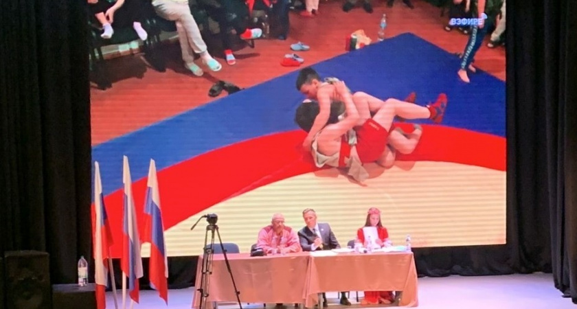    В Вологде прошли соревнования на Кубок Мэра по самбо