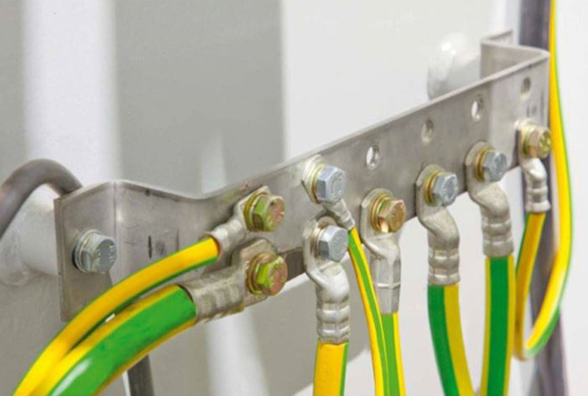 Гзш-20-15-3. Шина заземления wago pe 16/2. Маркировка провода заземления. Металлосвязь заземления. Защитное заземление и зануление.
