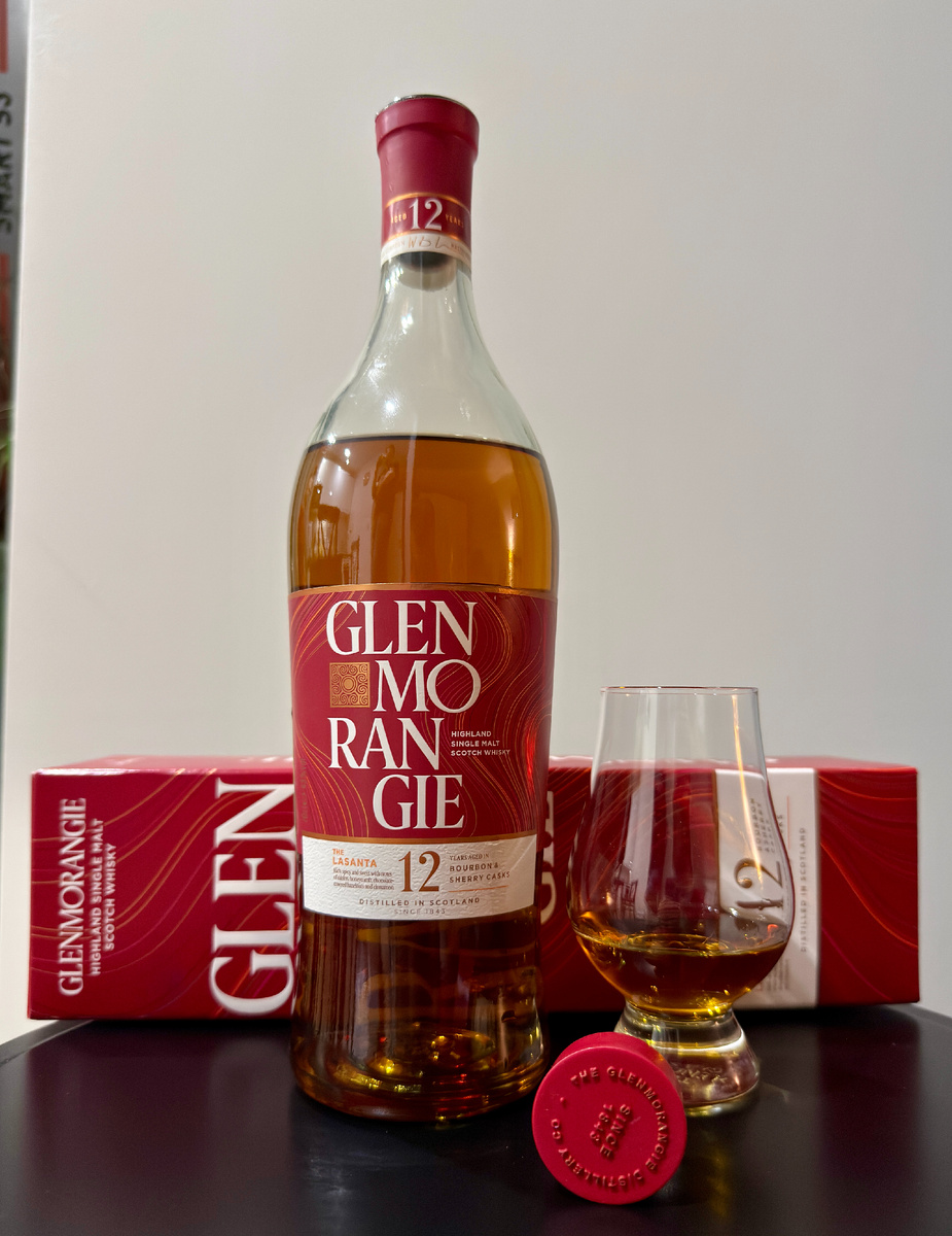 Дизайн коробки и этикетки конечно спорный, но уже довольно узнаваемый.