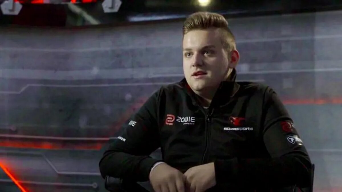 Начало карьеры в MOUZ.